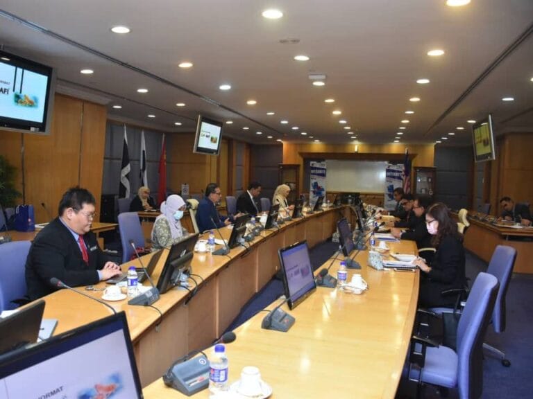Kunjungan Hormat Pengerusi Jawatankuasa Pertanian, Industri Asas Tani dan Kemajuan Luar Bandar Negeri Johor dan delegasi ke atas Ketua Pengarah Perikanan Malaysia.