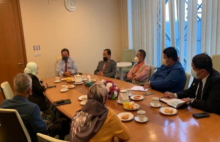 Kunjungan Hormat YBhg. Prof. Dato’ Dr. Nor Aieni bt Hj. Mokhtar, Pensyarah Kanan (UMT) & delegasi ke atas YBrs. Tuan Ahmad Tarmidzi bin Ramly, Ketua Pengarah Perikanan Malaysia.