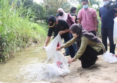 10,000 Benih Ikan Dilepaskan, Beri Manfaat 3,000 Nelayan Darat di Kampung Dusun Muda, Tapah, Perak.