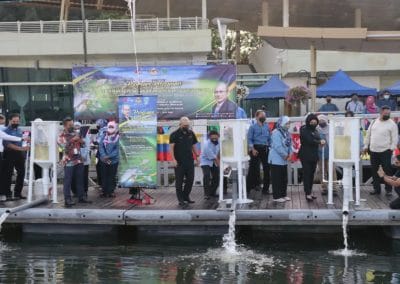 Pelepasan benih ikan ke perairan umum secara serentak seluruh Malaysia telah diadakan di Tasik Putrajaya dengan kerjasama antara Jabatan Perikanan Malaysia (DOF) dan Perbadanan Putrajaya.