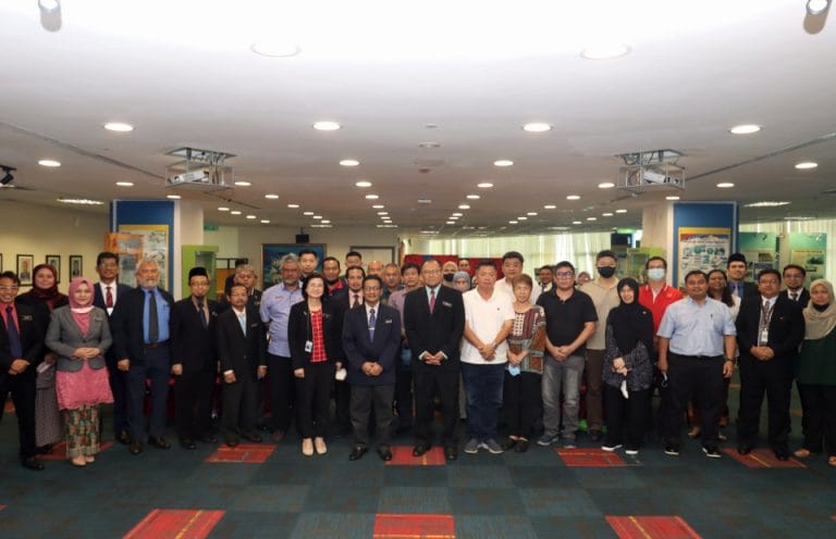 Majlis Perundingan Industri – Isu Kenaikan Harga Makanan Ternakan Akuatik di Ibu Pejabat Jabatan Perikanan Malaysia.