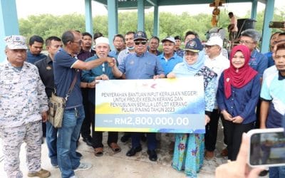 Visit of YB Minister of Agriculture and Food Security to Lahar Endin Jetty for a Friendly Session with the Farmers of Seberang Perai Utara Shellfish Farm, Penang.