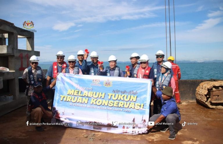 Jabatan Perikanan Malaysia (DOF) telah menjayakan program melabuh tukun tiruan konservasi di perairan Tok Bali, Pasir Putih dan Kuala Besar, Kota Bharu yang disempurnakan oleh YB Dato’ Mohd Amar Bin Abdullah, Timbalan Menteri Besar Negeri Kelantan.