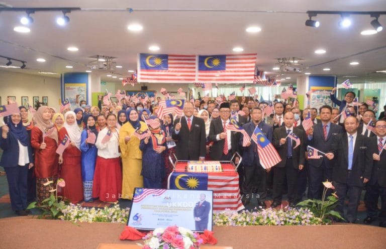 Majlis Perhimpunan Bulanan dan Majlis Sambutan hari Kebangsaan Malaysia bertempat di Jabatan Perikanan Malaysia, Wisma Tani. Majlis ini telah dirasmikan oleh Ketua Pengarah Perikanan, YBhg. Dato’ Adnan bin Hussain.