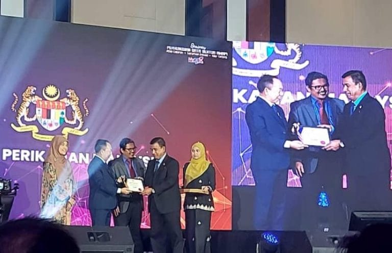 Penerimaan Sijil Penghargaan MyGDX Ekosistem Perkongsian Data Sektor Awam oleh Jabatan Perikanan Malaysia