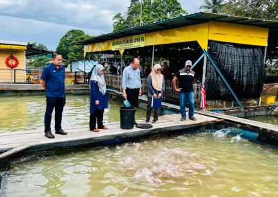 Lawatan Kerja Ybhg. Dato’ Ketua Pengarah Perikanan Malaysia Ke Projek Ternakan Ikan Sangkar Air Tawar Sungai Terengganu.