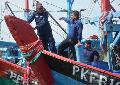 Jabatan Perikanan Malaysia Telah Menahan 10 Buah Vesel Tunda Yang Menceroboh Zon Larangan Penangkapan Ikan