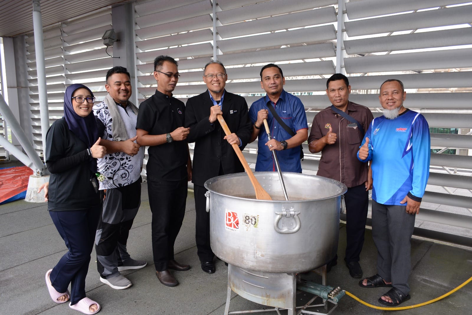 Program Memasak dan Agihan Bubur Lambuk